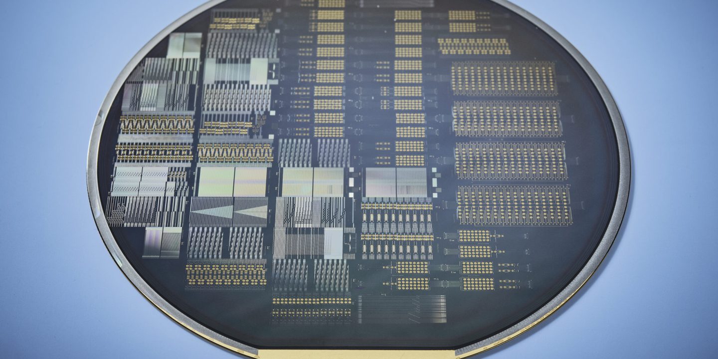 20241104_Wafer_no blue_with background