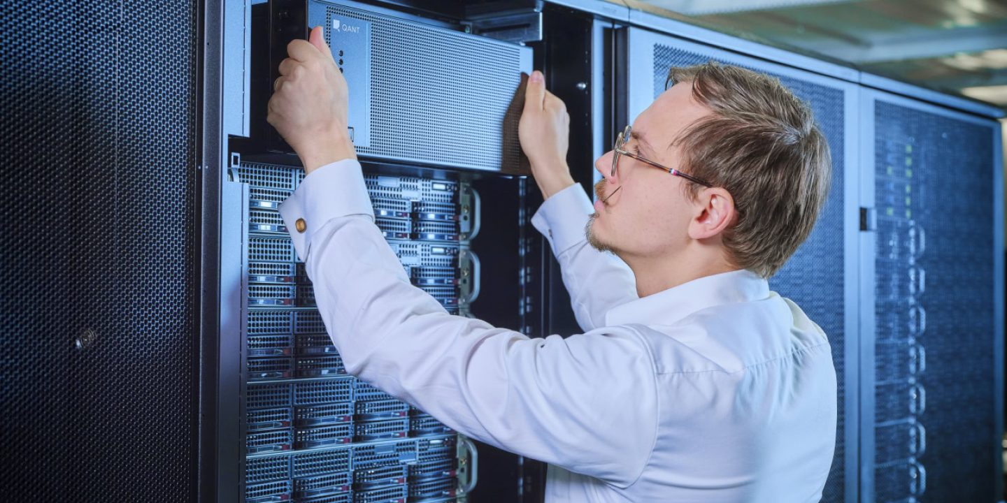 Q.ANT Native Processing Server intergrated into a AI data center